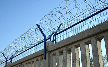 高鐵刺絲滾籠(刀片刺繩) 高鐵刺絲滾籠(刀片刺繩)