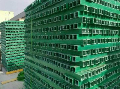 玻璃鋼立柱.jpg 玻璃鋼立柱.jpg