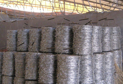 刺鐵絲網.jpg 刺鐵絲網.jpg