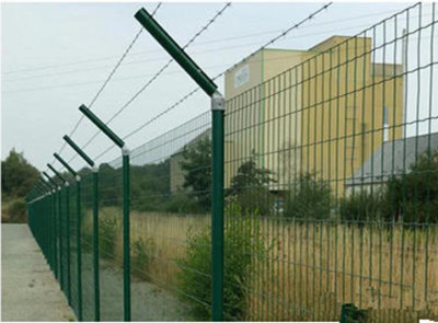 刺鐵絲網(wǎng).jpg 刺鐵絲網(wǎng).jpg