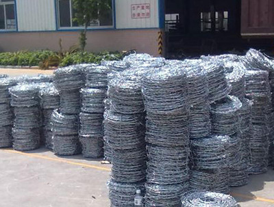 刺鐵絲網.jpg 刺鐵絲網.jpg