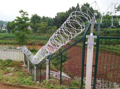 刀片刺繩.jpg 刀片刺繩.jpg